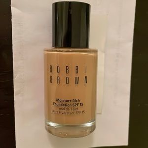 Bobbi Brown Moisture Rich Foundation SPF 15 (NATURAL 4 ) 1 oz full size bottle